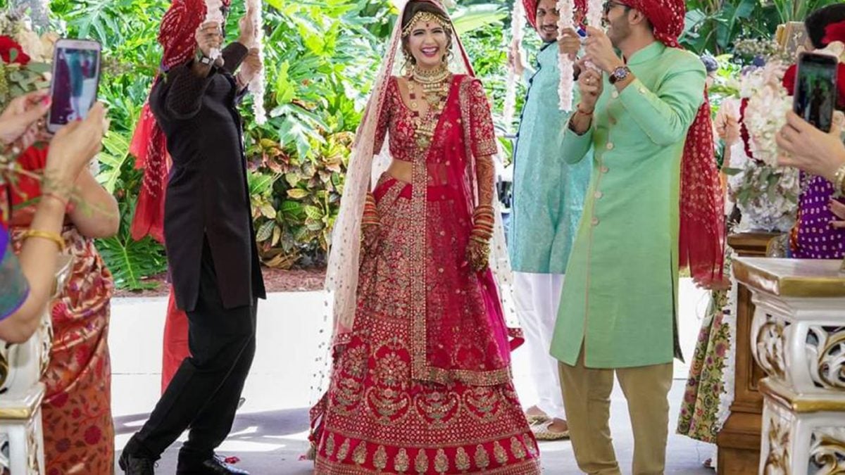 Indian Bride From USA Buys Her Wedding Lehenga Through Video Shopping
