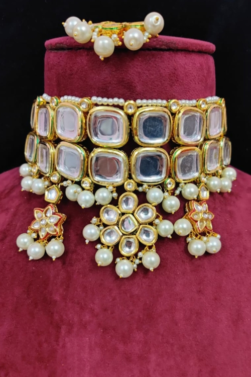 Golden Kundan Choker Necklace Set