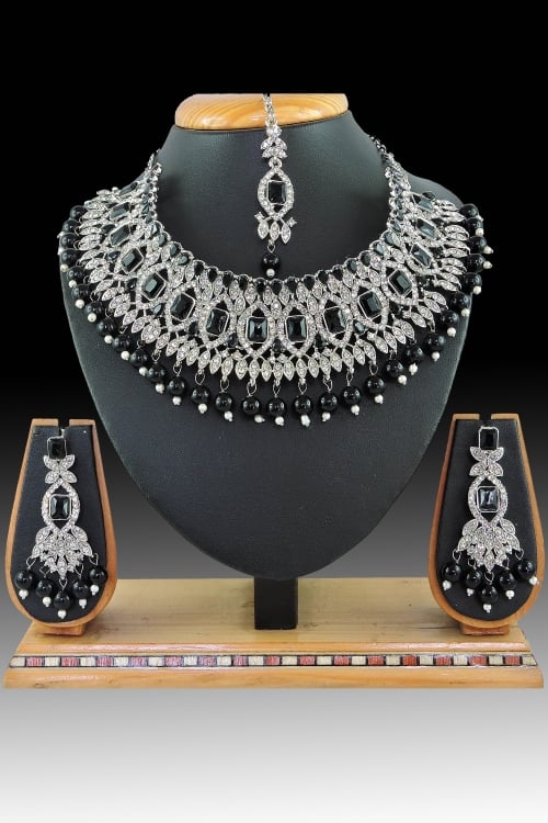 Alloy Stone and Diamond Studded Necklace Set