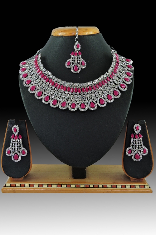 Alloy Diamond and Stone Studded Necklace Set