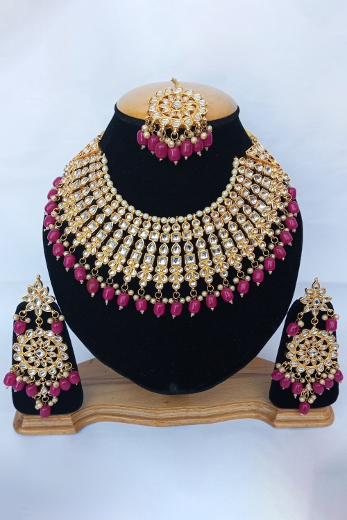 Kundan and Pearl Studded Necklace Set