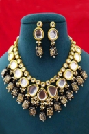 Alloy Kundan and Pearl Necklace Set